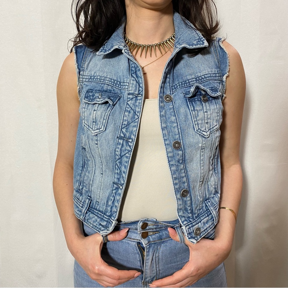 Bershka Distressed Denim Vest Women’s S/M Leopard Print Patch Raw Hem Y2K Grunge